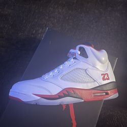 AIR JORDAN 5 RETRO FIRE RED SIZE 10.5 BRAND NEW