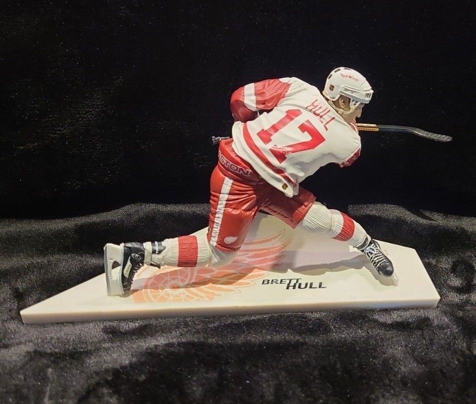 Brett Hull  NHL action figure.