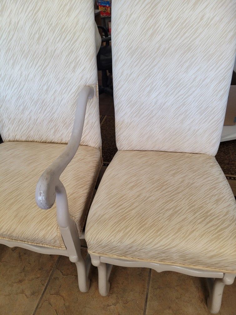 8 Dinning Chairs 2 With Arms. Wood& Cushion