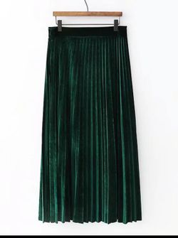 green ruffle skirt