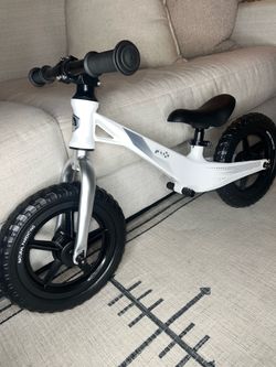 bicicleta de equilibrio nueva en caja por tansolo $45