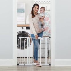 NEW IN BOX (2 Available For $35) Regalo Easy Step Safety Gate (White)