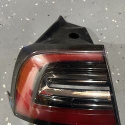 2017-2023 Tesla Model 3 Left Rear Tail Light 1077397-00-G