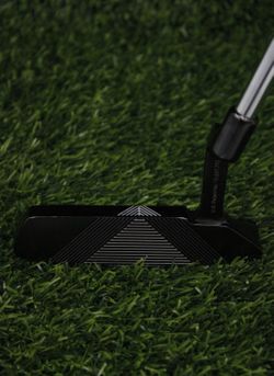 Pyramid putter 33in Right