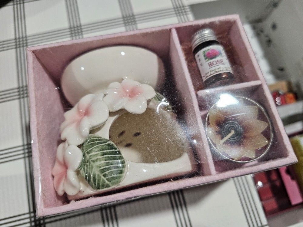New scent diffuser, aroma. Rose scent.