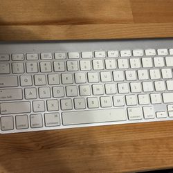 Apple Magic Keyboard V1 