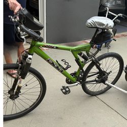 Green Diamondback Racing DBR V6 mountain bike.