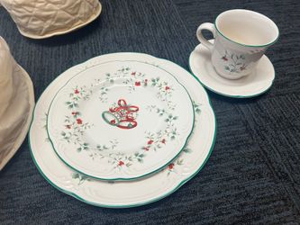 8 Person Christmas Dish-ware