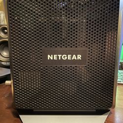 NETGEAR Wi-Fi Modem/Router And Extender 