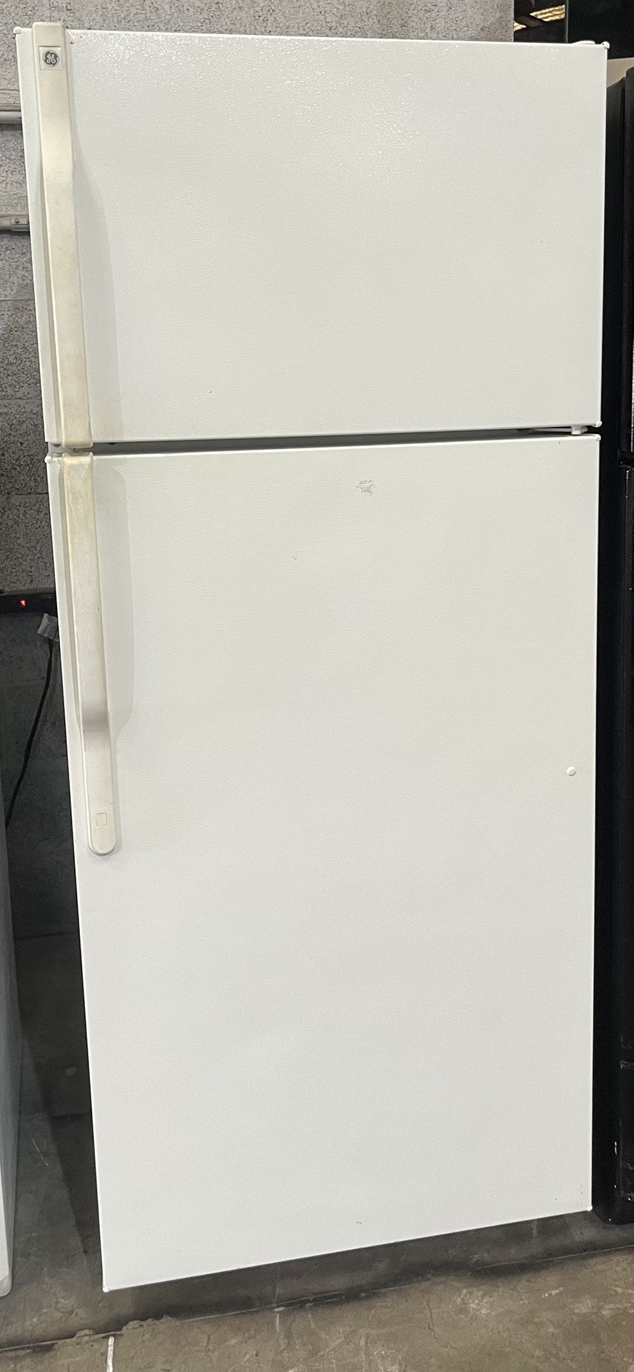 Ge Top & Bottom Refrigerator