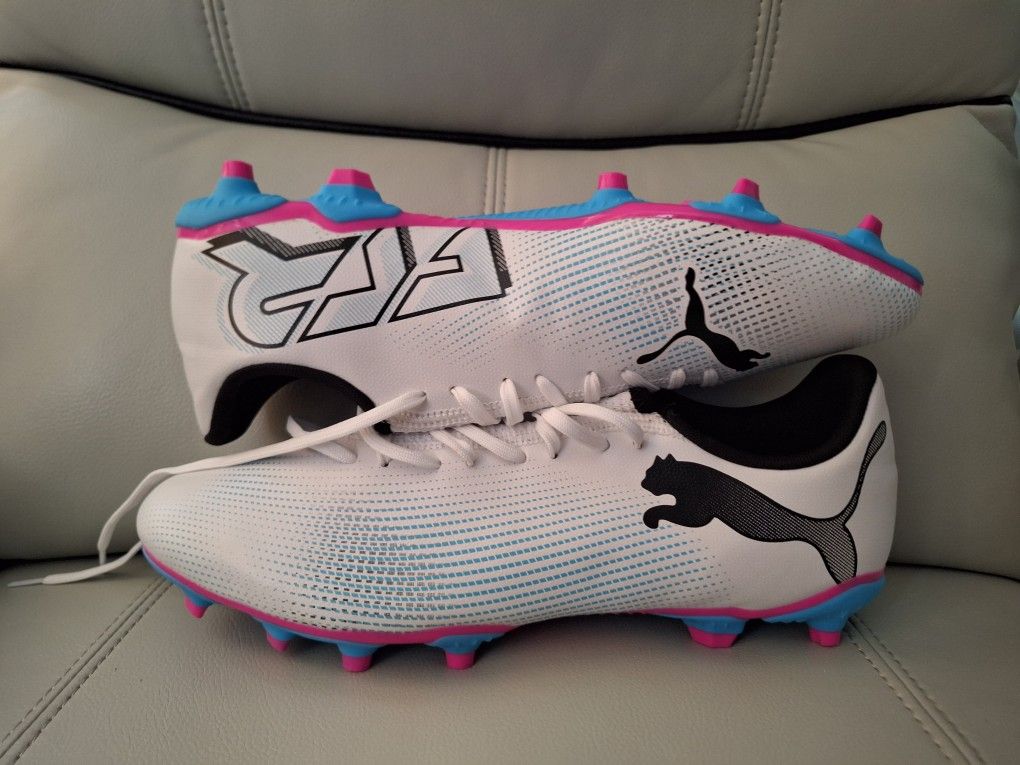 PUMA Men's Future 7 Play FG AG Cleate/Boots. White/Black/Poison Pink