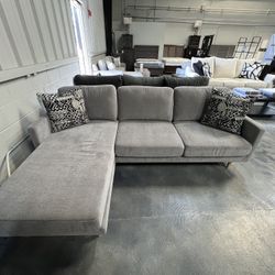 2pc Sectional w/ Reversible Chaise