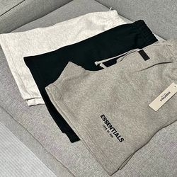 ESSENTIAL SHIRTS & SHORTS((FREE ITEMS WITH PURCHASE