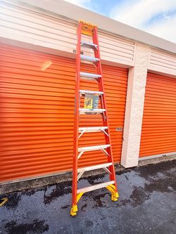 Werner NXT1A 10-ft (14-ft Reach Height) Fiberglass Type 1A - 300 Ibs. Load Capacity Step ladder