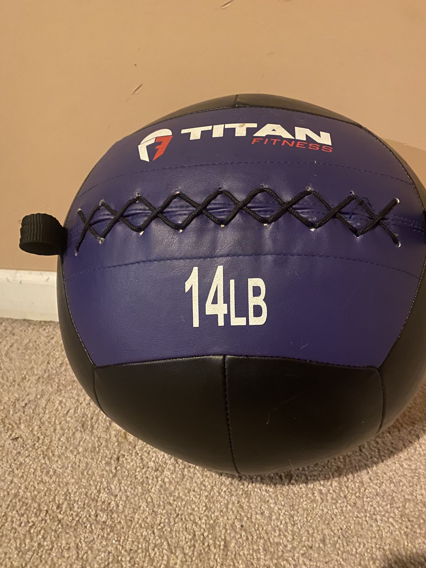 Like New Titan Fitness Medicine Ball