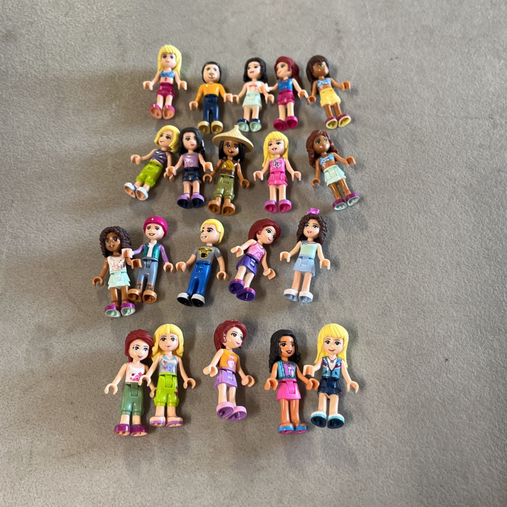 20 Lego Friends Minifigures