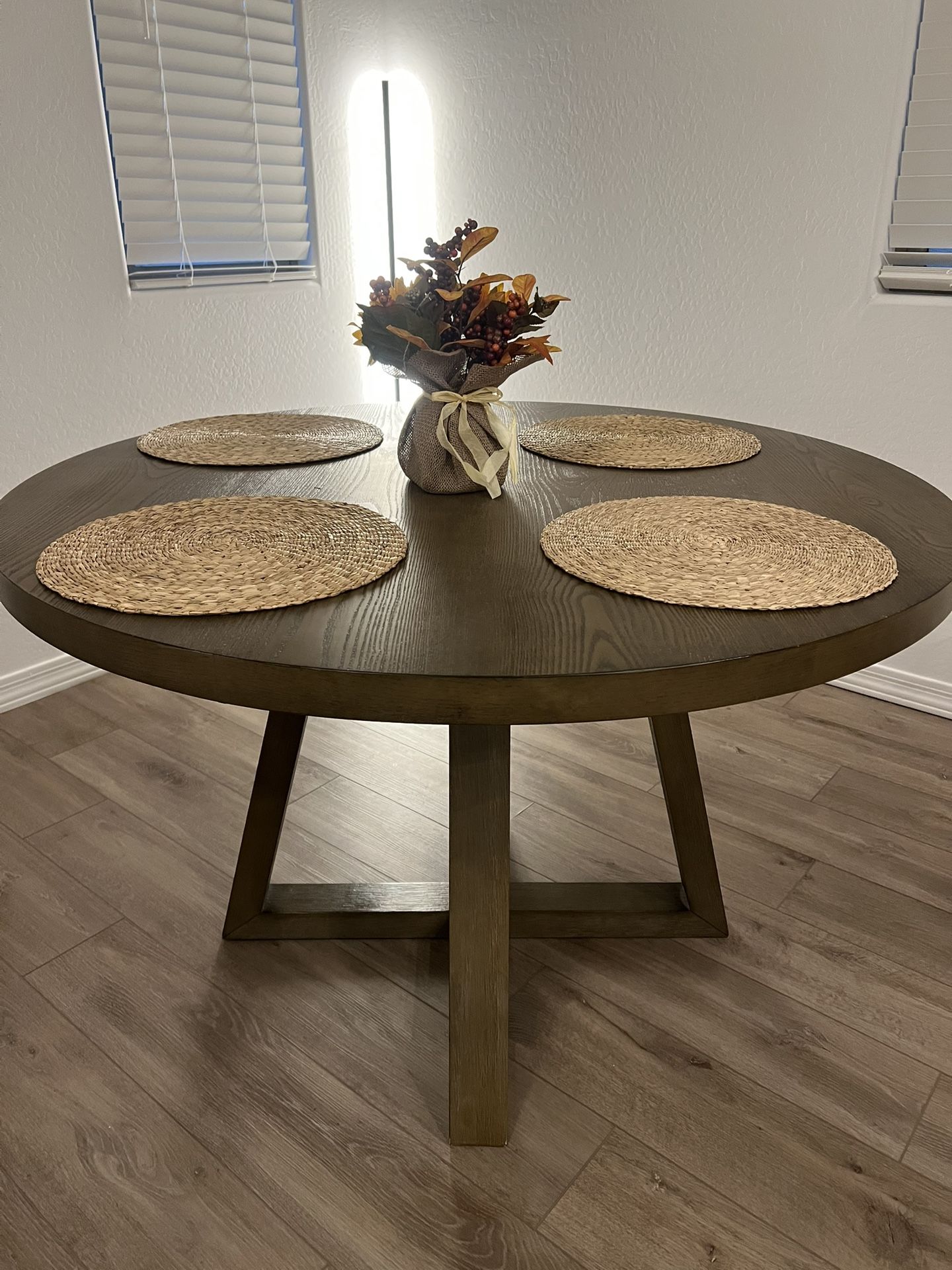 Round Kitchen Dining Table