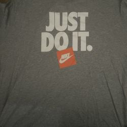 Nike T-shirt 