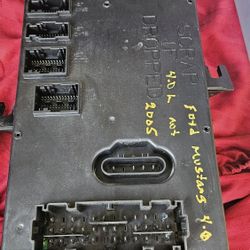 MODULO CAJA DE FUSIBLES FORD MUSTANG 2004 TO 2005