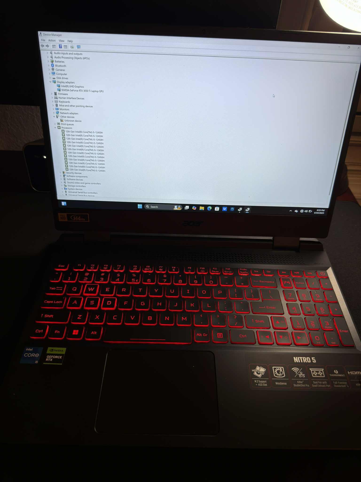 Acer nitro 5 comes with accessories-Box