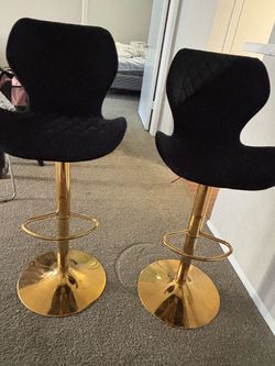 2 bar stools