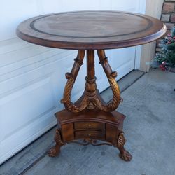 Accent TABLE 