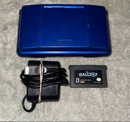 BLUE NINTENDO DS HANDHELD CONSOLE WITH VIDEO GAME & CHARGER