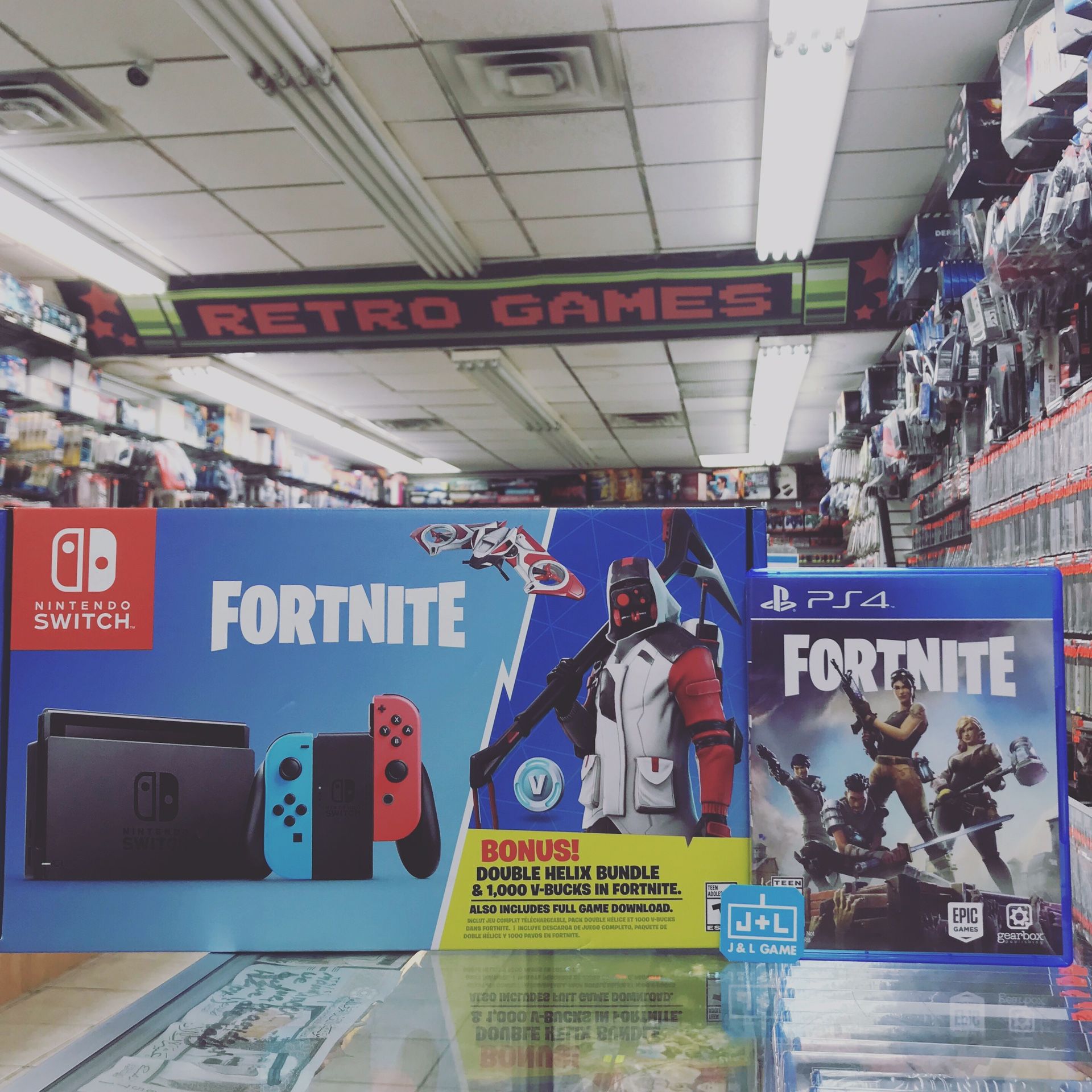 Nintendo Switch: Fortnite - Double Helix Bundle - Switch / PlayStation 4