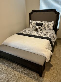Bedroom Set - Queen - Like New