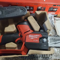 Milwaukee Fuel M12 Pruning Saw Hatchet 