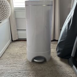 Munchkin Diaper Pail