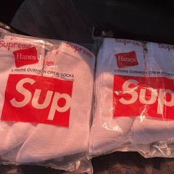 Supreme socks