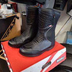 Motorcycle boots size 11  New in a box