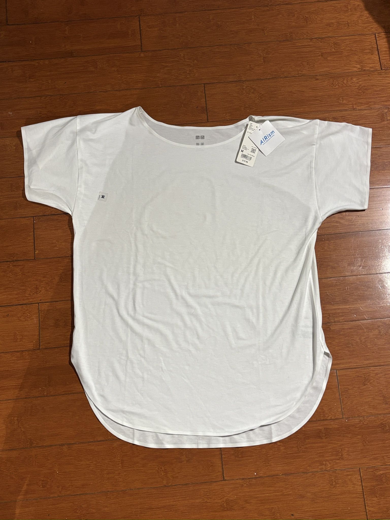White UNIQLO Airism top #casualwear