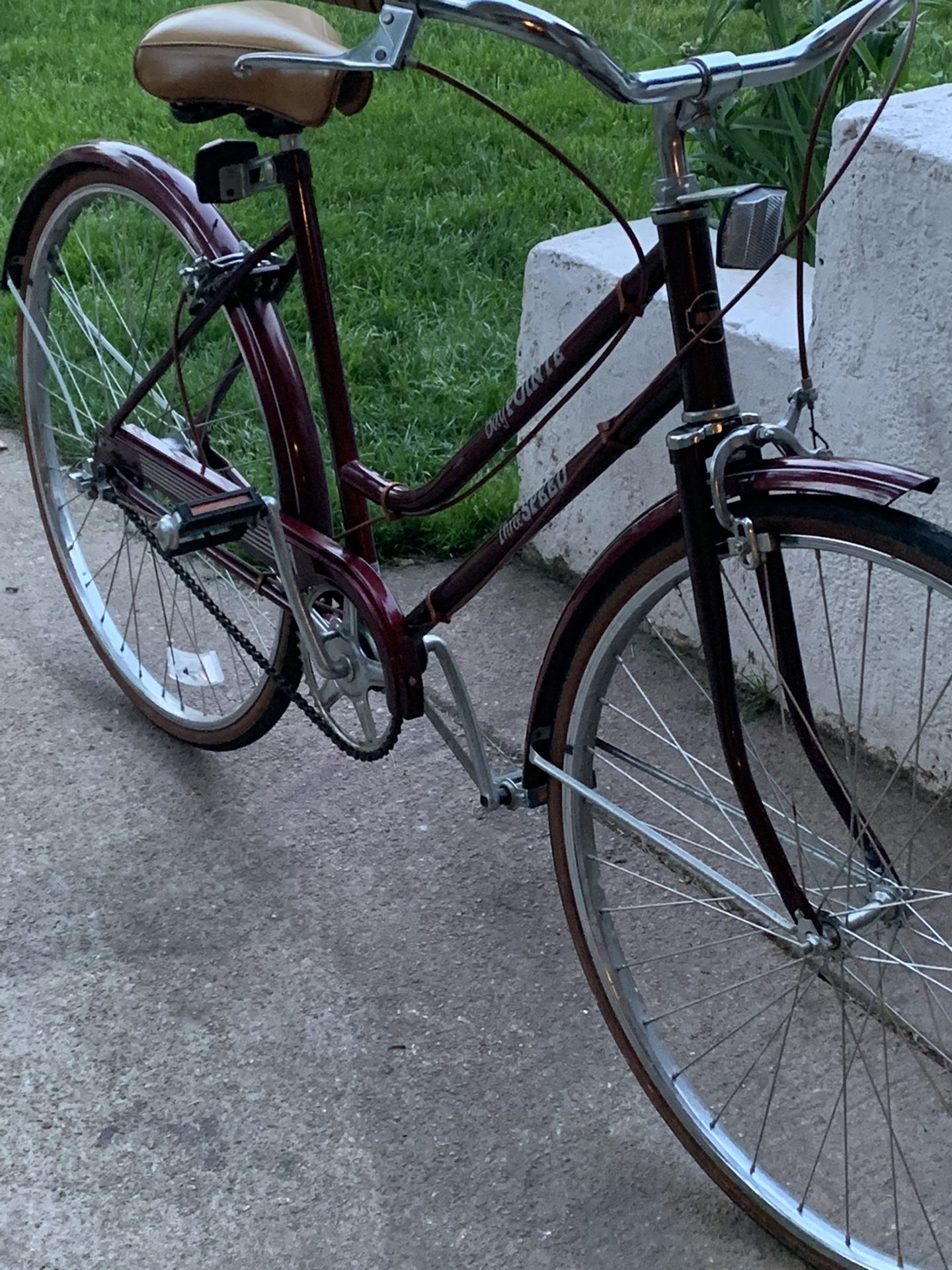 Super Rare One Of A Kind In This Condition  8.3/10  1950’s Huffy Bay Pointe Three Speed 