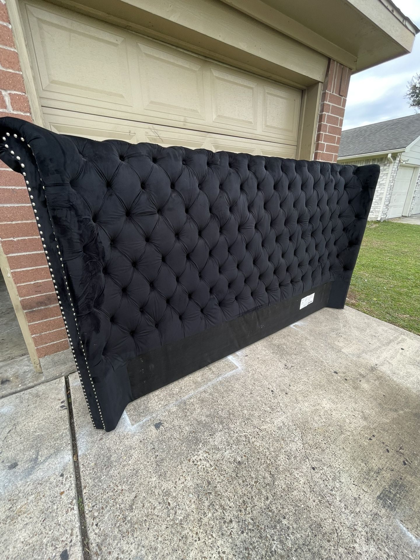 King Size Headband! ONLY ALMOST NEW. Also I Can Do Delivery For Extra Fees