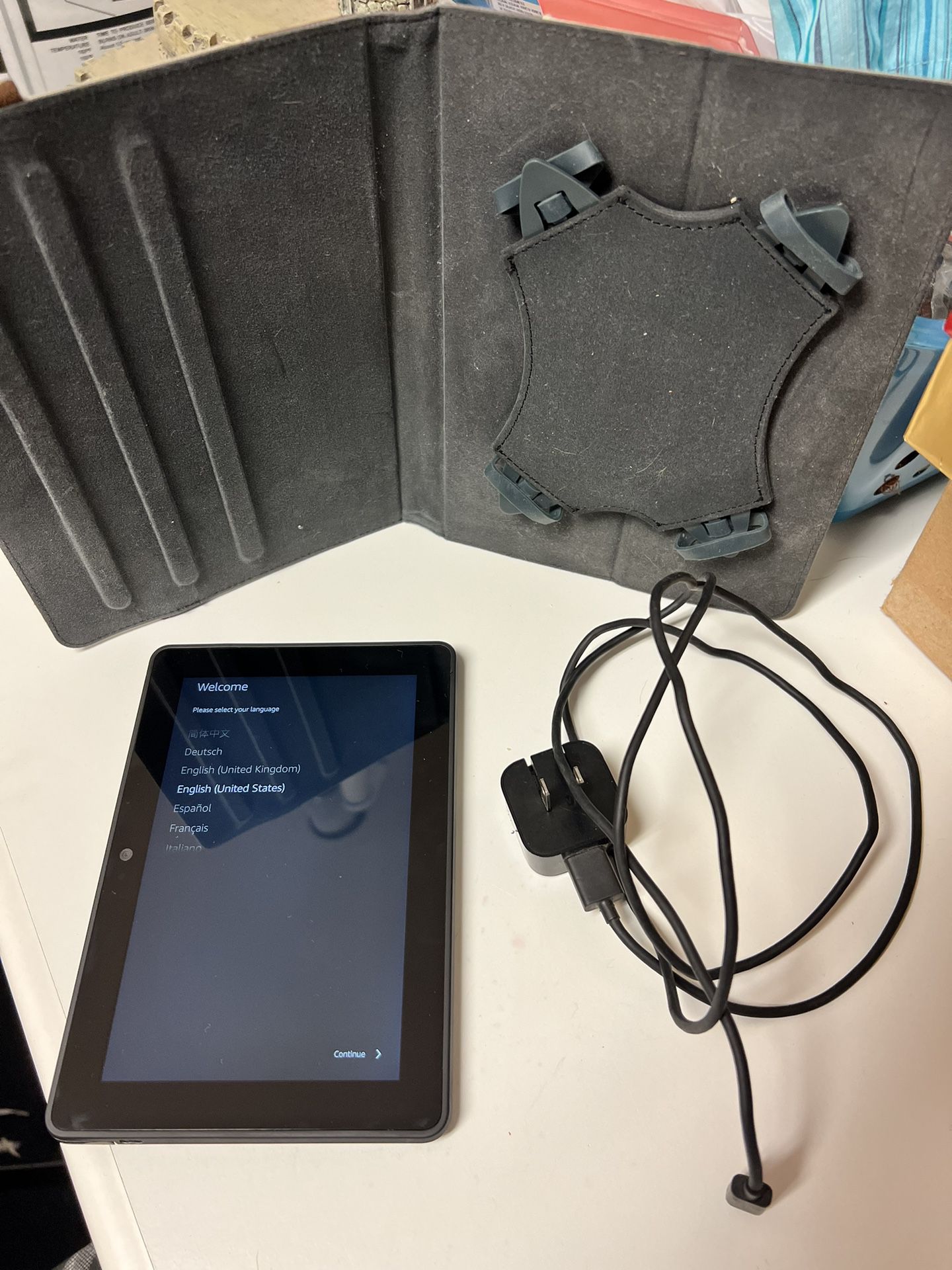 Amazon Kindle Fire (3rd Edition) 7in With Charger And Case
