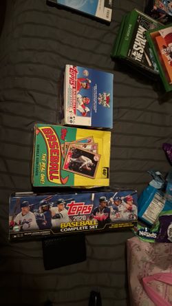 Random lot of over 1000 assorted baseball and trading cards