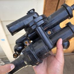 USED THERMSTAT HOUSING JEEP COMPASS LATITUDE 2.4L FWD