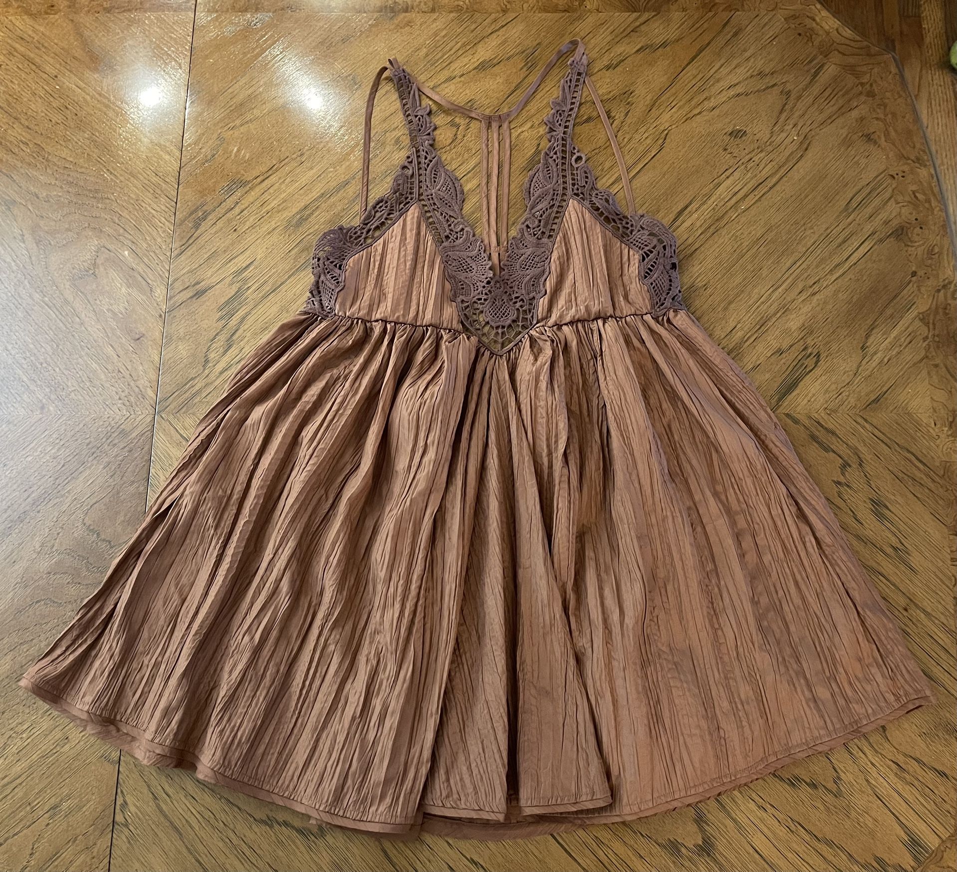Urban Outfitters Brown Lace Strappy Back Mini Crinkle Dress in Like New Condition