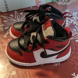 Size 5c Sneakers Nike Jordan $40 Main & Gilbert Rd 
