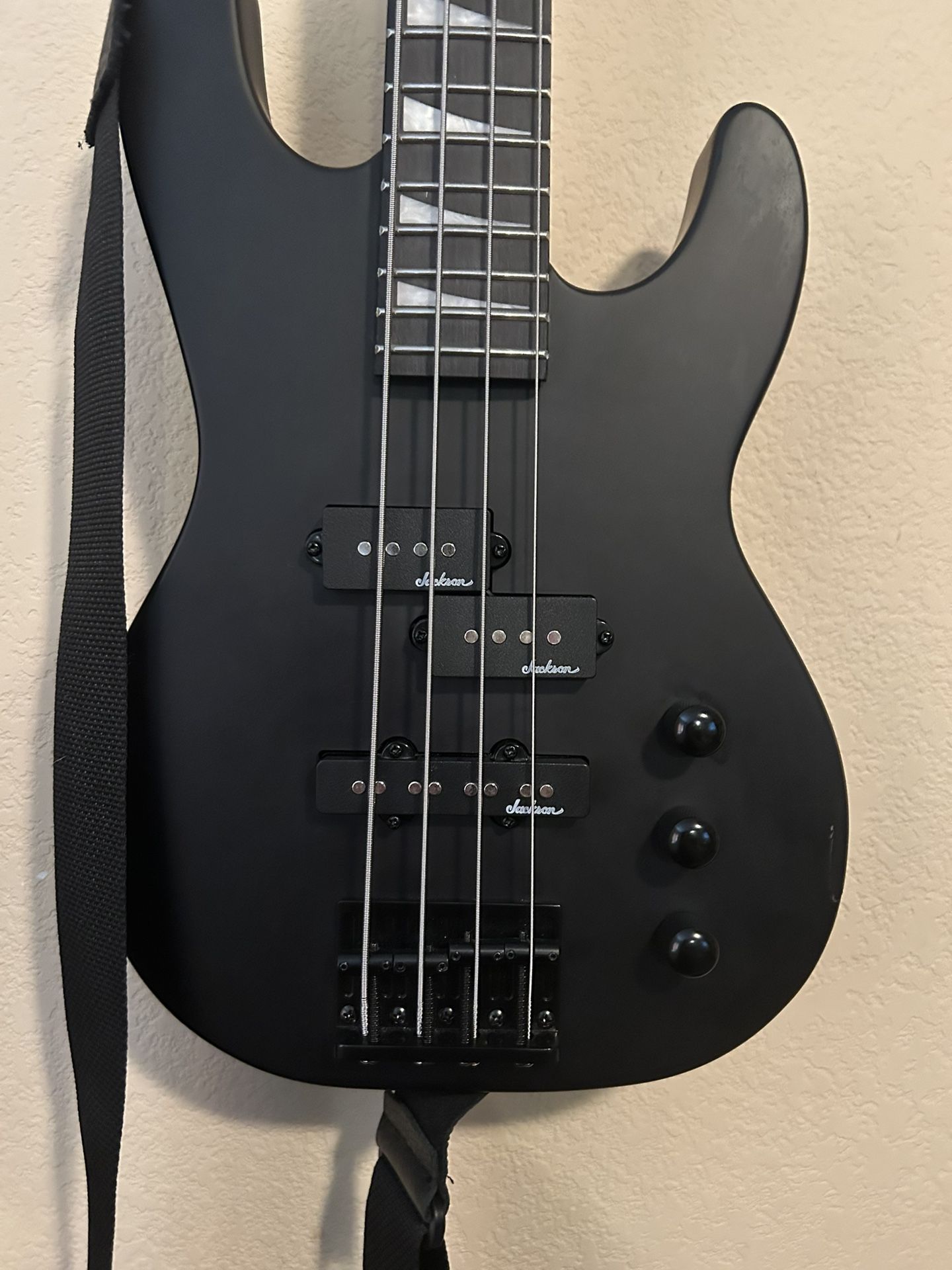 Jackson JS Series Concert Bass JS1X