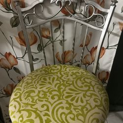 3 Hard Metal Bar Stool