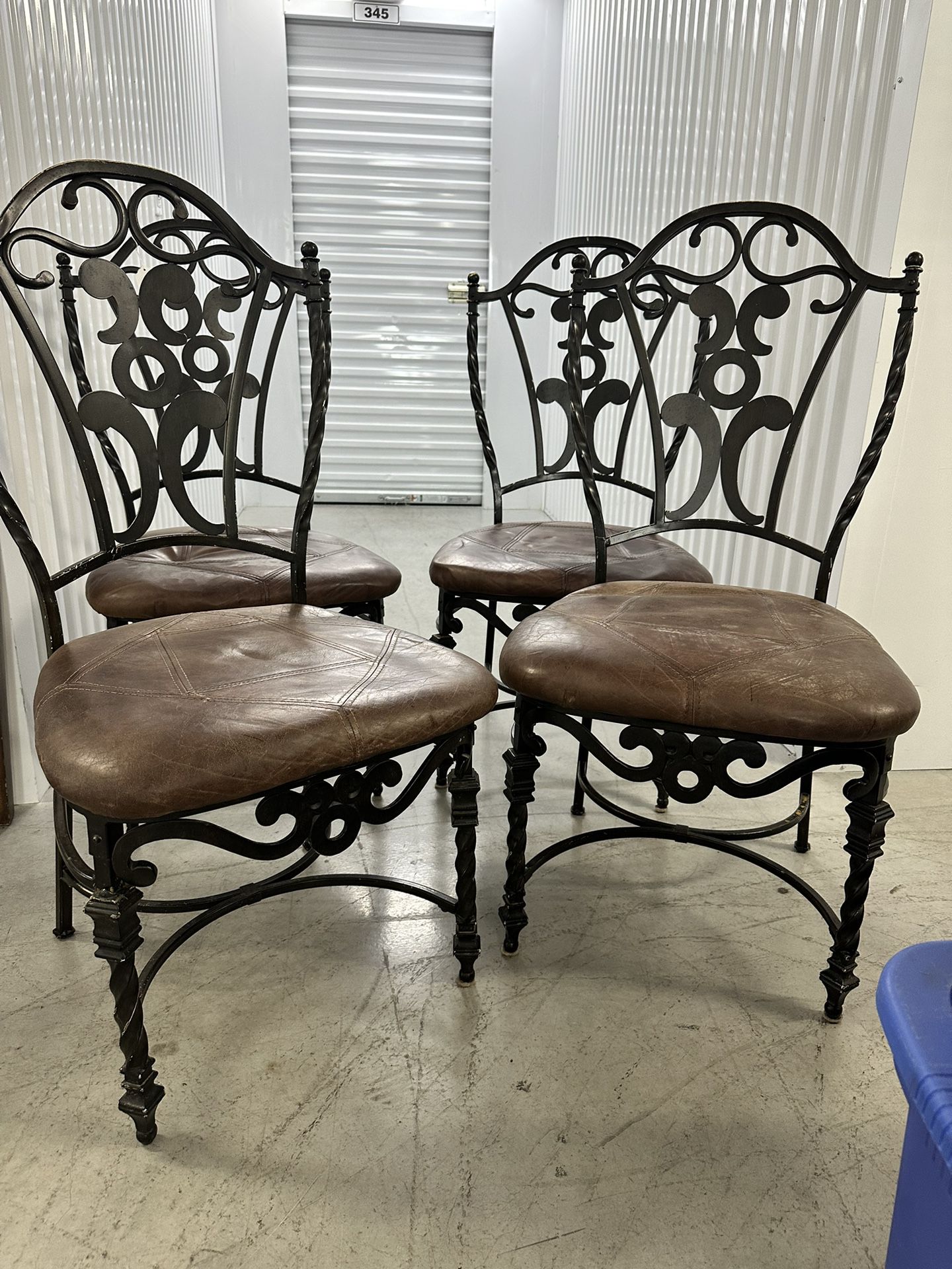 Kitchen Dining Table + 4 chairs 