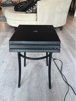 PS4 Pro console + 8 Games