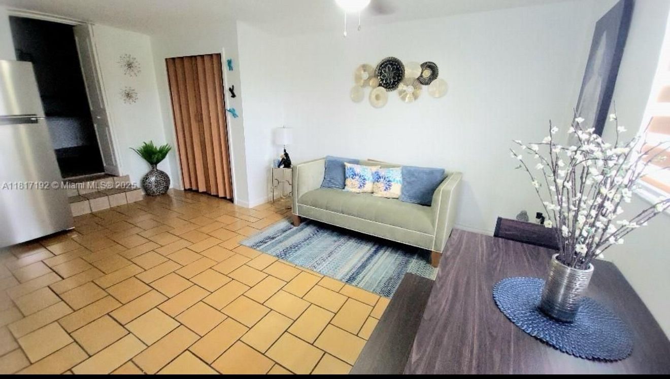 Large Efficiency Apartment - Brand New Kitchenette