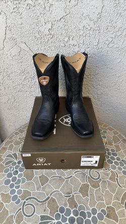 COWBOY BOOTS ARIAT SIZE 8.5 MENS