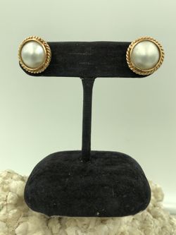 14KT Yellow Gold Mabe Pearl Clip-On Earrings