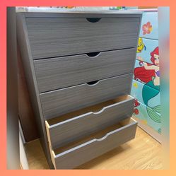 Dresser/ Five drawers dresser