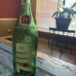 Vintage 7 UP Glass Bottle Green 32 oz 1 Quart w/lid top